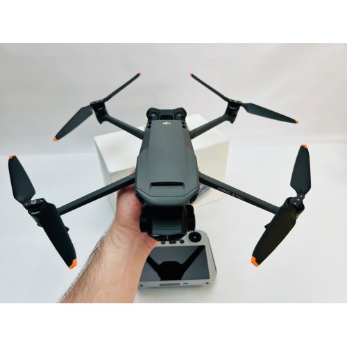 Квадрокоптер DJI Mavic 3 Pro в Архангельске с пультом DJI RC