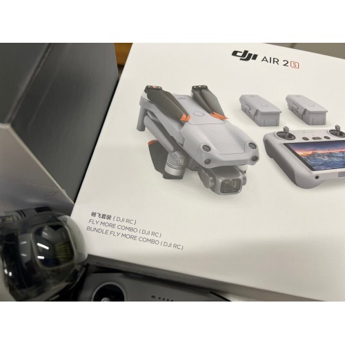 Квадрокоптер DJI AIR 2S Fly More Combo (пульт DJI RC с экраном) в Архангельске